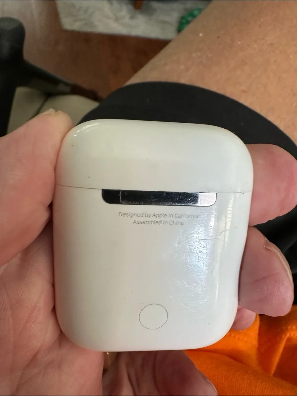 Apple White Wireless Earbud with Charging Case